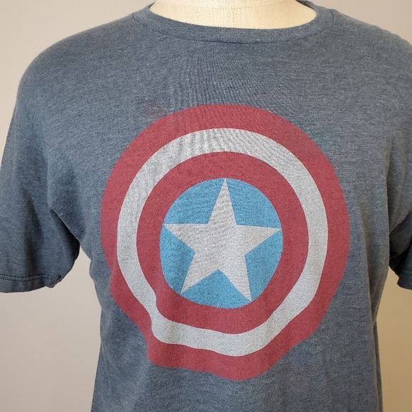 Marvel Captain America Shield Tee Shirt Size Large - Picture 2 of 3